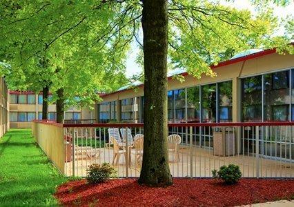 Norwood Inn Hudson Exterior foto